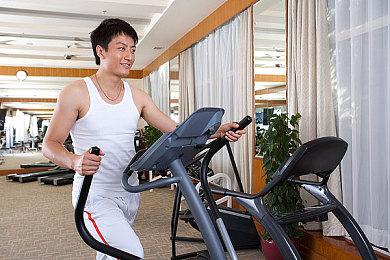 《达愿福神社》发布搞怪更新档 让货车在栏杆上滑行